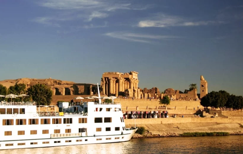 4 Days Standard Nile Cruise Trip with Flight from Cairo